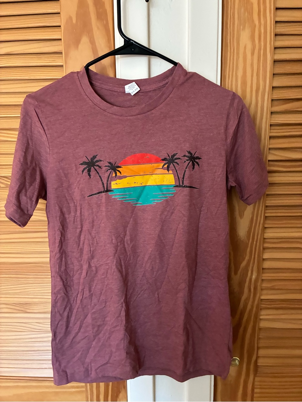 Sunset Palm Graphic T-Shirt in Mauve size small